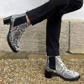 Qui va oser ce boots tout façon python ? Modèle Zaria snake de Reqins 💝💝💝
#modeaddict #fashion #chic #cadeaunoel #onadore
Reqins
www.balka.fr