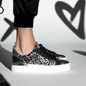Panthère noire et lamé argent pour briller en toute occasion ! 😎😎😎 (modèle silvia32)
#modeaddict #fashion #sneakers @liujoglobal 
www.balka.fr
